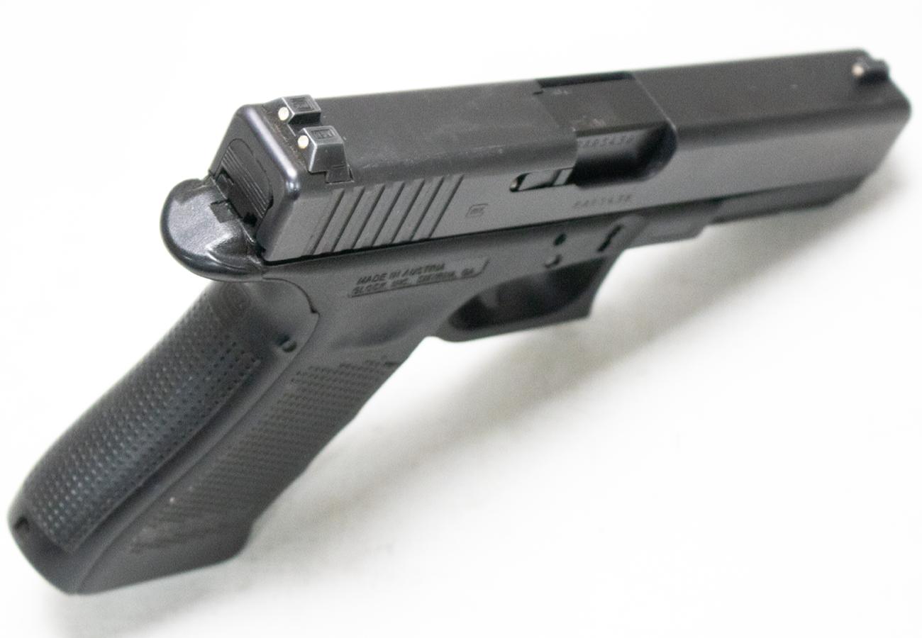 GLOCK 22 Gen4 40 S&W Police Trade-in Pistols with Three Magazines